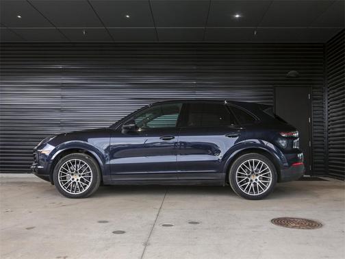 2023 Porsche Cayenne Platinum Edition