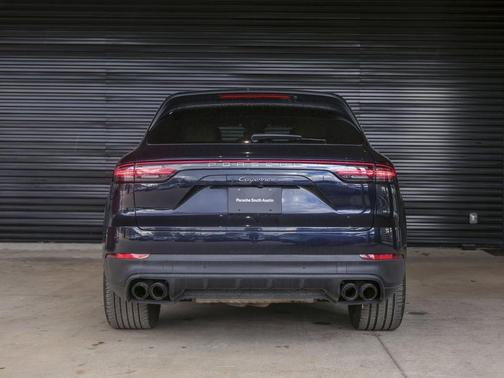 2023 Porsche Cayenne Platinum Edition