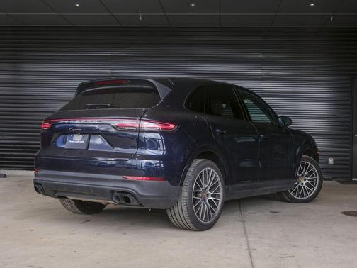 2023 Porsche Cayenne Platinum Edition