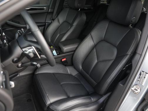 2025 Porsche Macan T