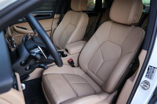 2025 Porsche Macan T