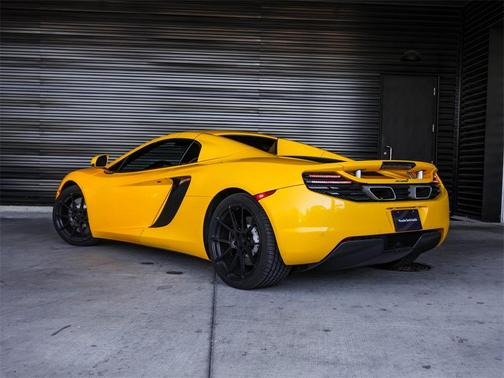 2013 McLaren MP4-12C Base