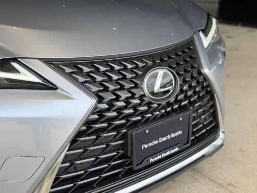 Iridium 2025 Lexus UX 300h 300H
