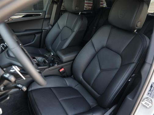 2025 Porsche Macan T