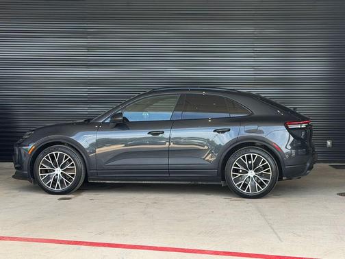 Volcano Grey Metallic 2024 Porsche Macan 4