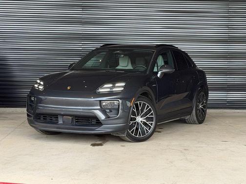 Volcano Grey Metallic 2024 Porsche Macan 4