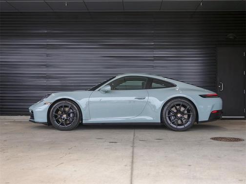 2025 Porsche 911 Carrera