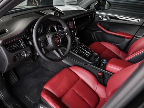 2025 Porsche Macan T