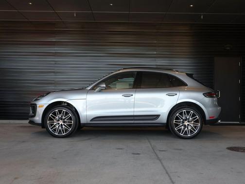 Dolomite Silver Metallic 2025 Porsche Macan T