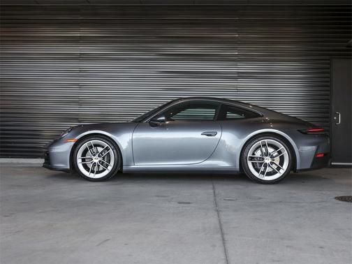 2025 Porsche 911 Carrera