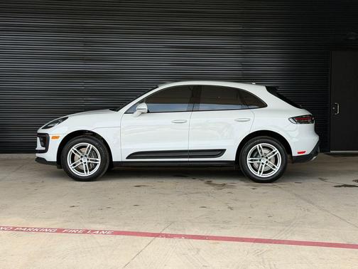 White 2023 Porsche Macan