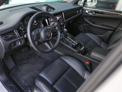 2025 Porsche Macan T