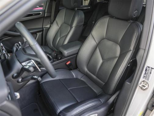 2025 Porsche Macan T