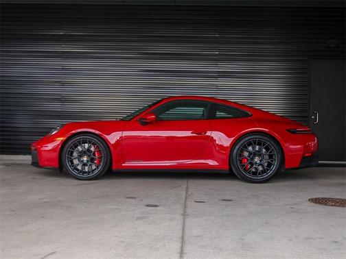 2025 Porsche 911 Carrera 4 GTS