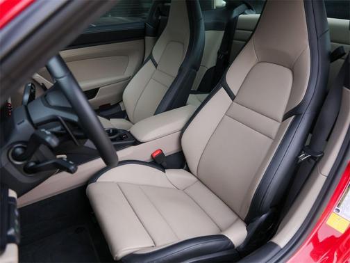 2025 Porsche 911 Carrera 4 GTS