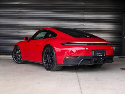2025 Porsche 911 Carrera 4 GTS