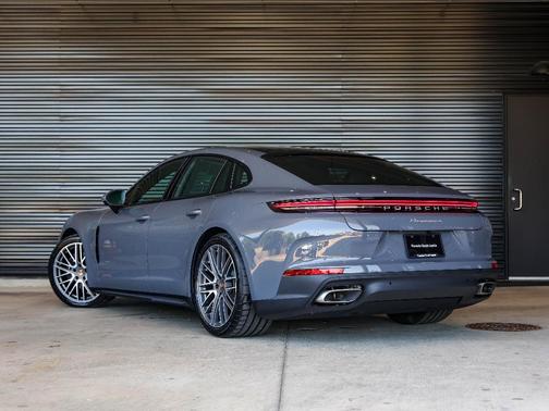 2025 Porsche Panamera 4