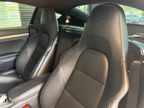Aventurine Green Metallic 2024 Porsche 718 Cayman Style Edition