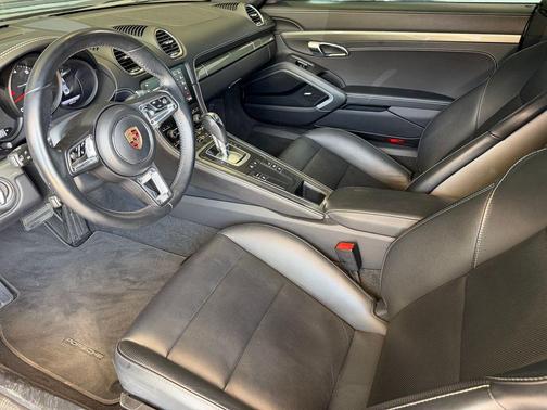 Aventurine Green Metallic 2024 Porsche 718 Cayman Style Edition