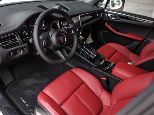 2025 Porsche Macan T