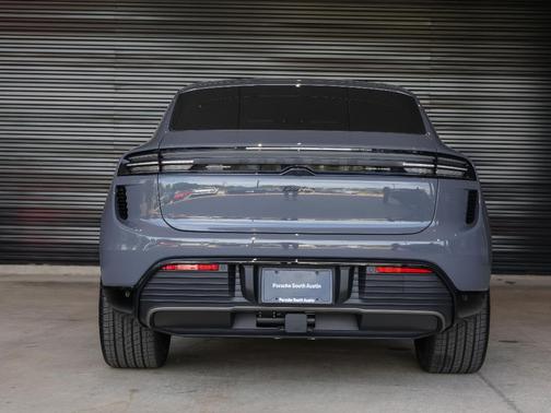 2025 Porsche Macan Turbo