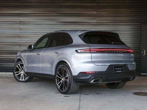 Dolomite Silver Metallic 2026 Porsche Cayenne Base