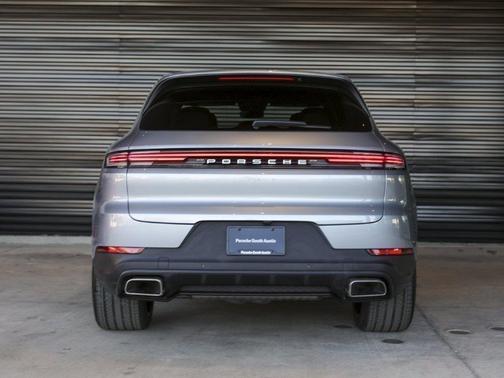 Dolomite Silver Metallic 2026 Porsche Cayenne Base