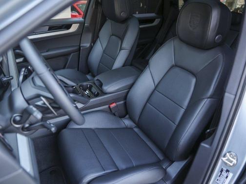 Dolomite Silver Metallic 2026 Porsche Cayenne Base