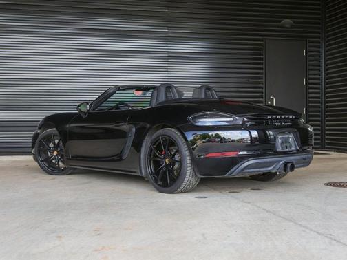 Jet Black Metallic 2017 Porsche 718 Boxster Base