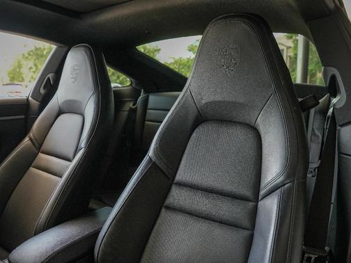 2022 Porsche 911 Carrera