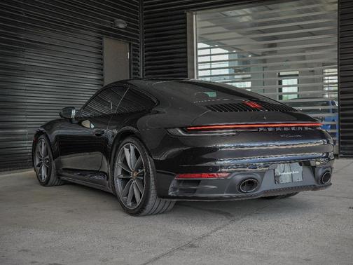 2022 Porsche 911 Carrera