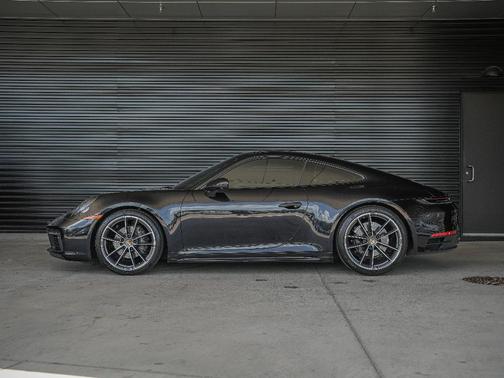 2022 Porsche 911 Carrera