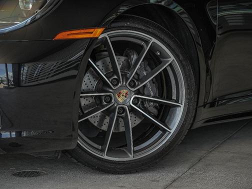 2022 Porsche 911 Carrera