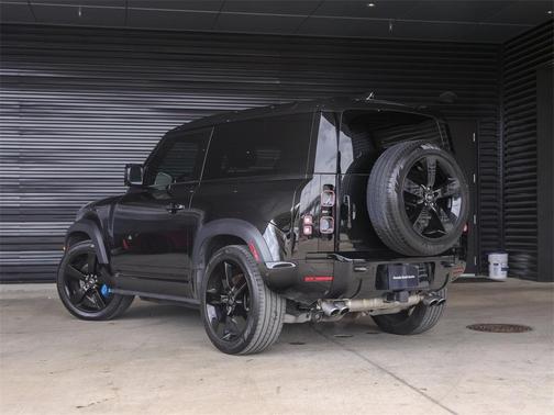 2022 Land Rover Defender 90 V8