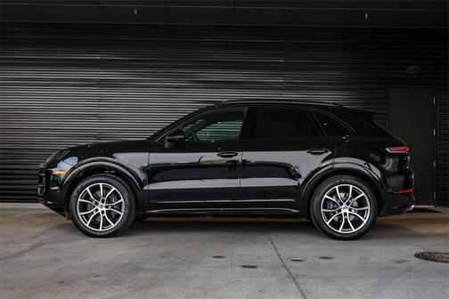 2025 Porsche Cayenne Base