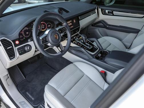 2023 Porsche Cayenne Platinum Edition