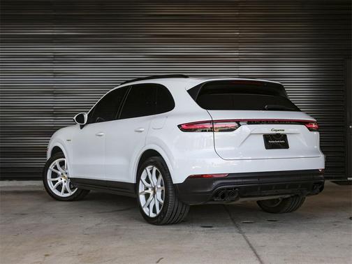 2023 Porsche Cayenne Platinum Edition