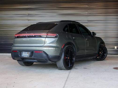 2025 Porsche Macan 4S
