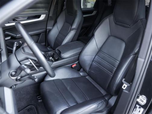 2024 Porsche Cayenne Base
