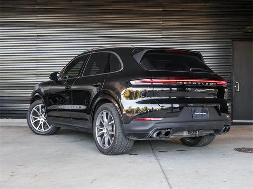 2024 Porsche Cayenne Base