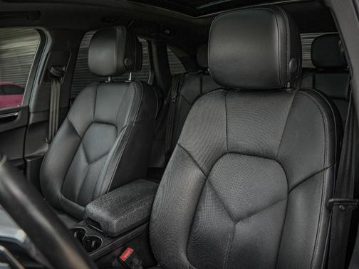 2021 Porsche Macan Base