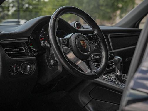 2021 Porsche Macan Base