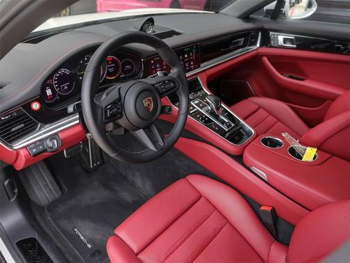 2023 Porsche Panamera 4
