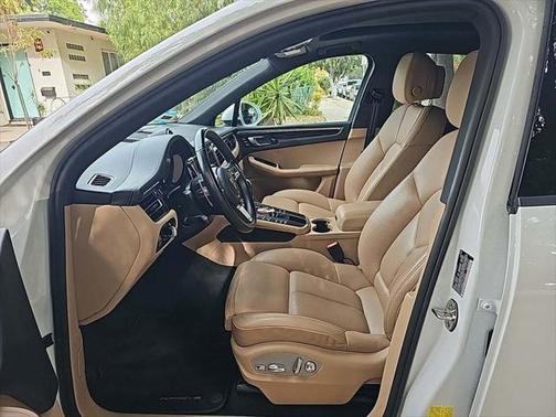 2020 Porsche Macan Base