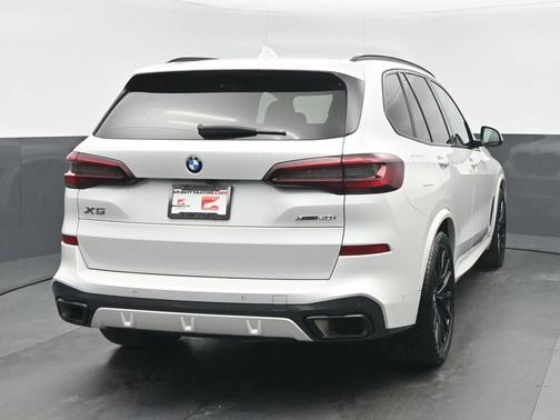 Mineral White Metallic 2023 BMW X5 xDrive40i
