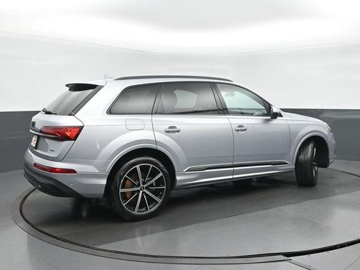 2022 Audi Q7 55 Premium Plus