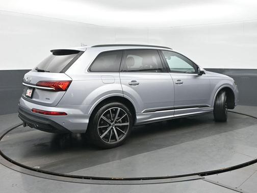 Silver Metallic 2021 Audi Q7 55 Premium Plus