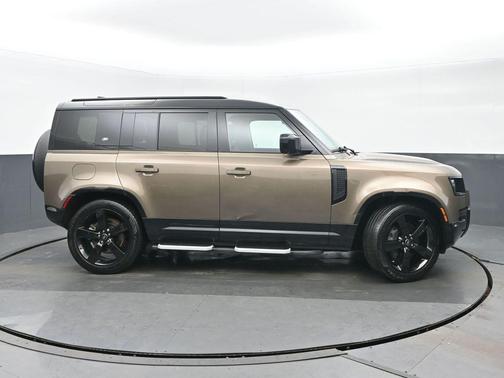Lantau Bronze Metallic 2023 Land Rover Defender 110 X-Dynamic SE