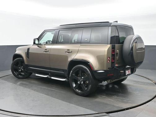 Lantau Bronze Metallic 2023 Land Rover Defender 110 X-Dynamic SE