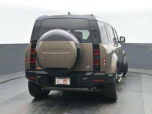 Lantau Bronze Metallic 2023 Land Rover Defender 110 X-Dynamic SE